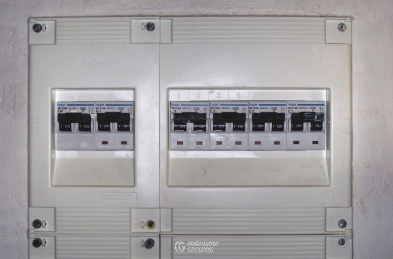 me-ch-10-breaker-box-800x528-1