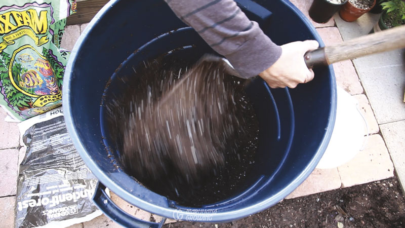 me-ch-18-mixing-soil-05